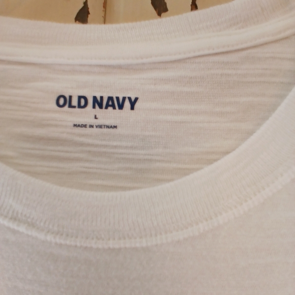 LARGE WHITE TEE NWOT OLD NAVY - Picture 2 of 4